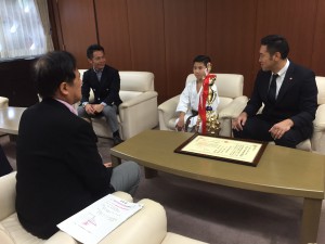 表1